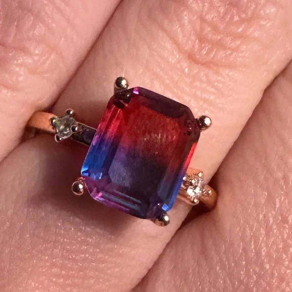 Pink/blue rhinestone ring on a gold band - Picture 2 of 3